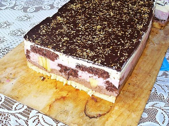 Pychotka budyniowo-bananowa z biszkoptami i masą budyniową