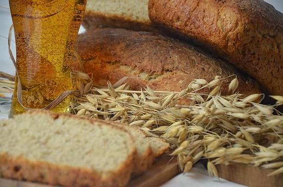 Chleb piwny na drożdżach z miodem i mąką pszenną