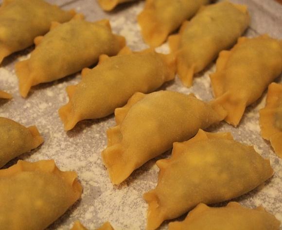 Pierogi z kurczakiem, fetą i szpinakiem