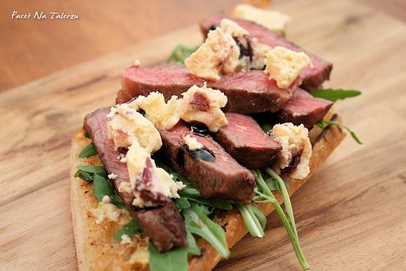 Ciabatta z wołowiną i serem Stilton
