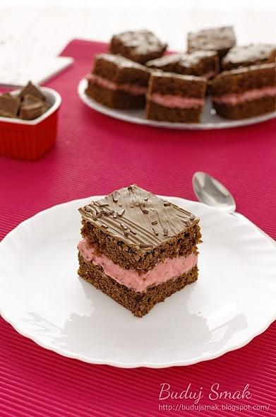 Brownie z kremem malinowym