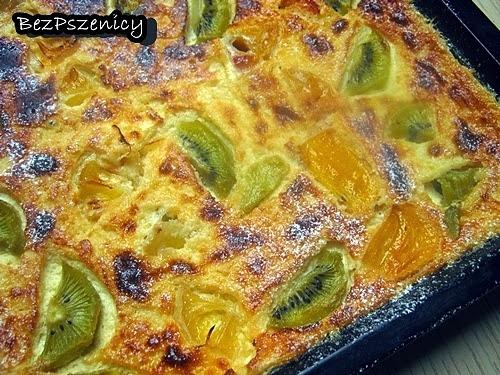Waniliowy sernik z owocami kiwi kaki i cytryną