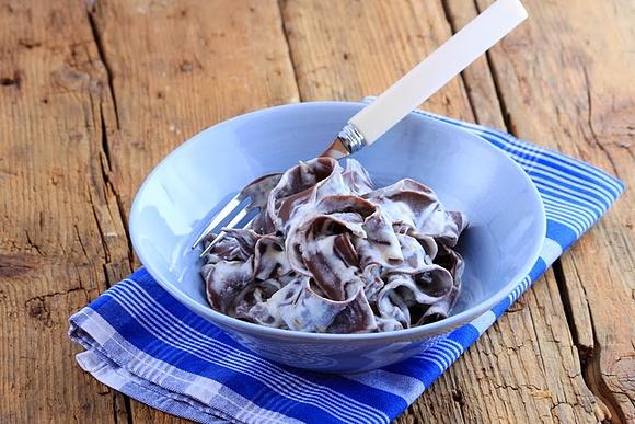 Pappardelle czekoladowe o smaku pomarańczy z ricottą