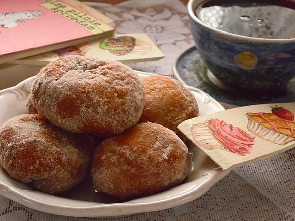 Karnawałowy specjał - pączki z wiśniami