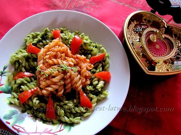 Walentynkowy makaron z pesto