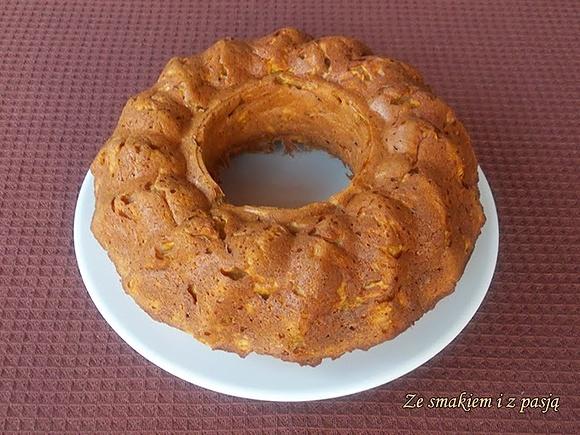 Orkiszowa babka z marchewką i jabłkiem bez cukru i tłuszczu