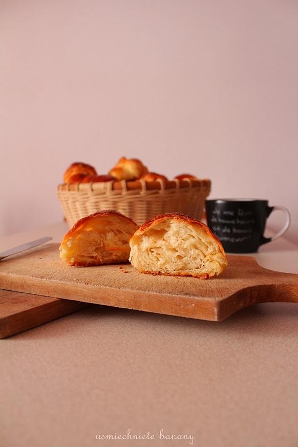 Croissanty z ciasta francuskiego