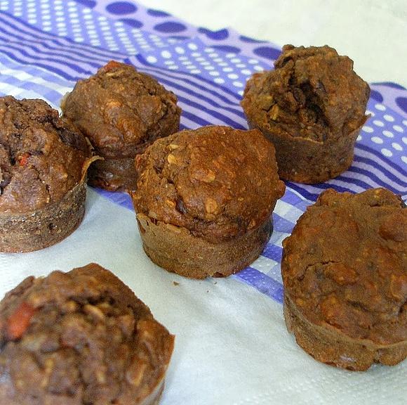 Kakaowe muffinki owsiane ze zdrowymi dodatkami