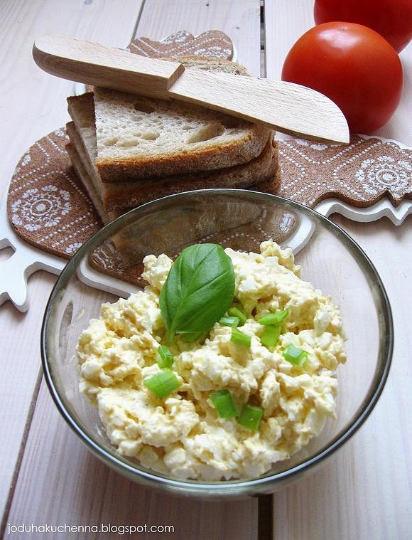 Pasta jajeczna na śniadanie z jajek i sera