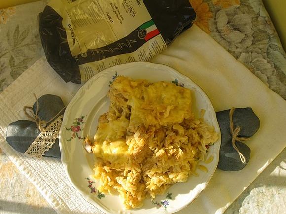 Zapiekanka makaronowa z kurczakiem i beszamelowym sosem