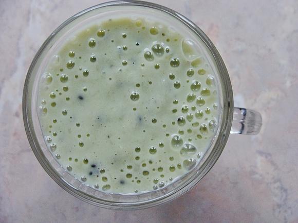 Energetyzujący koktajl banan kiwifruit jogurt naturalny