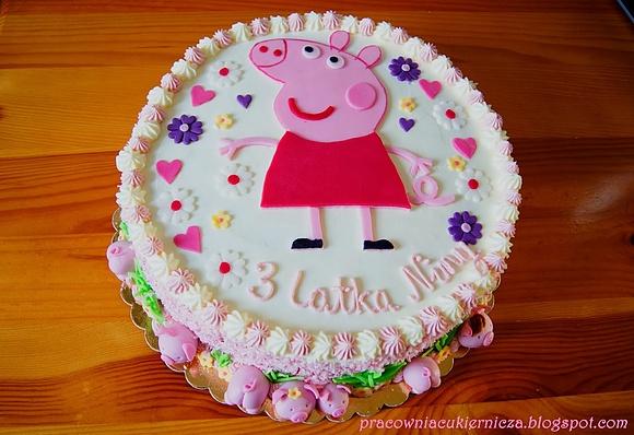 Tort świnka Peppa z wiśniami i dekoracją z masy cukrowej