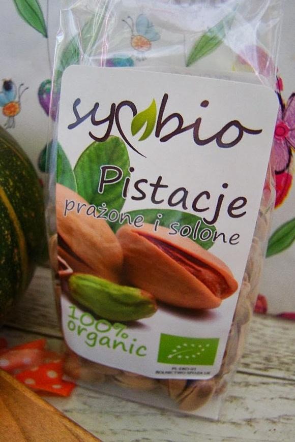 Śnieżne bułeczki z pistacjami i jabłkiem