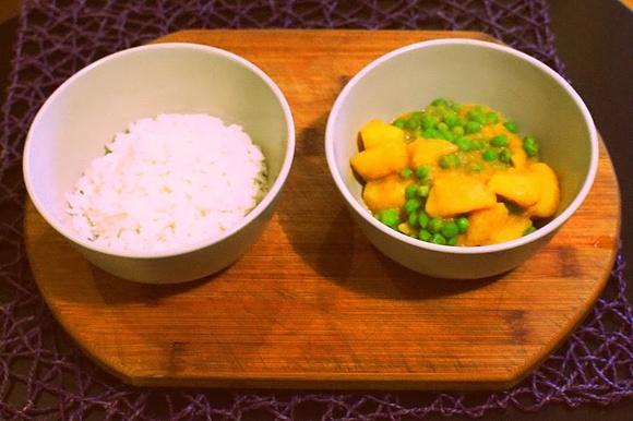 Rozgrzewające curry z ziemniakami i groszkiem na zimę