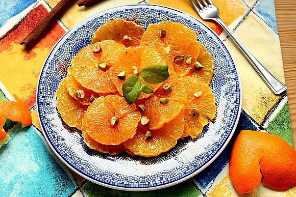 Aromatyczne pomarańcze z miodem i pistacjami