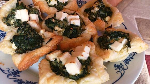 Koszyczki ze szpinakiem i fetą