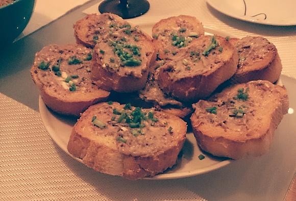 Tosty z masłem z anchois