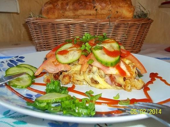 Zapiekanka na chlebowych grzankach