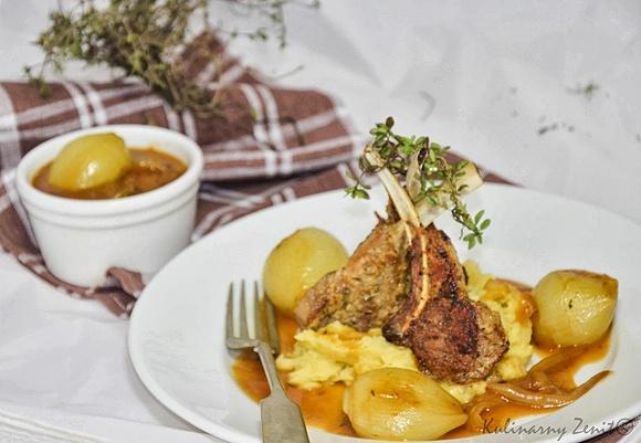 Jagnięcy comb z puree ziemniaczano czosnkowym