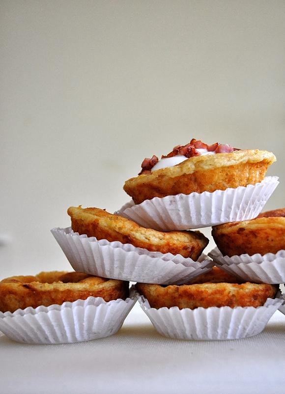 Pierogi ruskie w nowym wydaniu - babeczki z farszem i kwaśną śmietaną