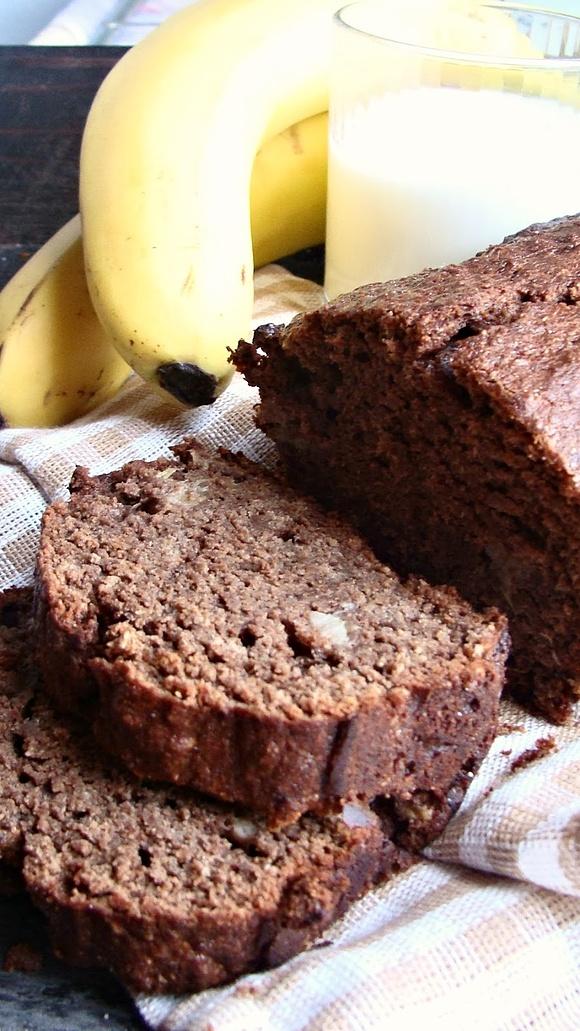 Ulubiony chlebek bananowo-czekoladowy z masłem orzechowym i dżemem