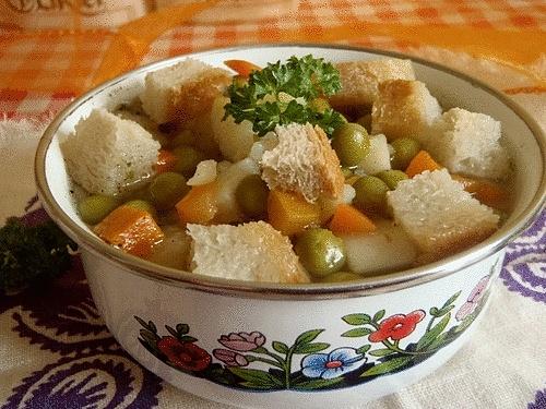 Gorący kociołek z grzankami
