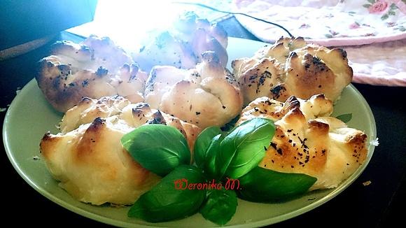 Faszerowane pieczarki w koszyczkach