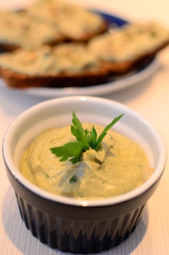 Babaganoush - pasta z pieczonego bakłażana jako zamiennik masła