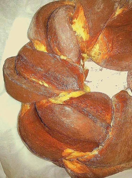 Czekoladowy wieniec drożdżowy