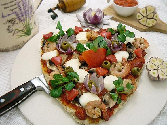 Pizza walentynkowa z lutenicą