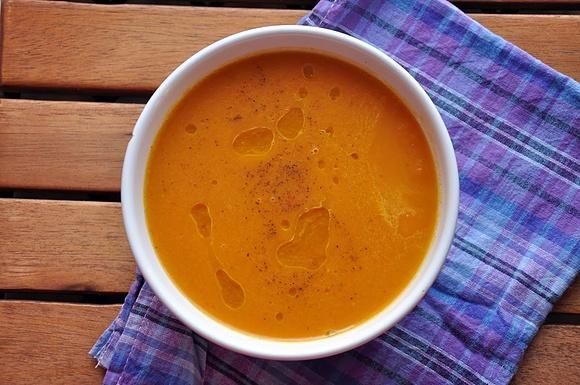 Zupa marchwiowa z curry
