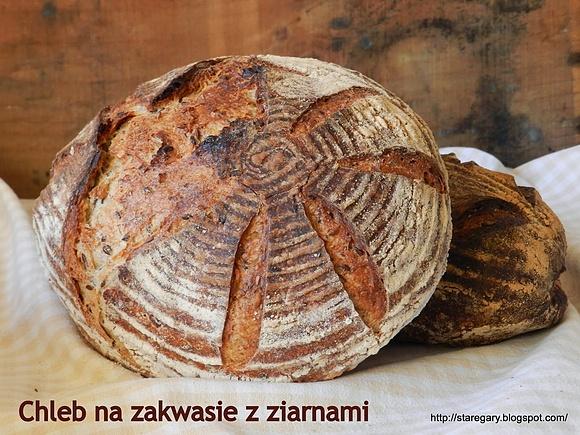 Chleb na zakwasie z ziarnami i siemieniem lnianym