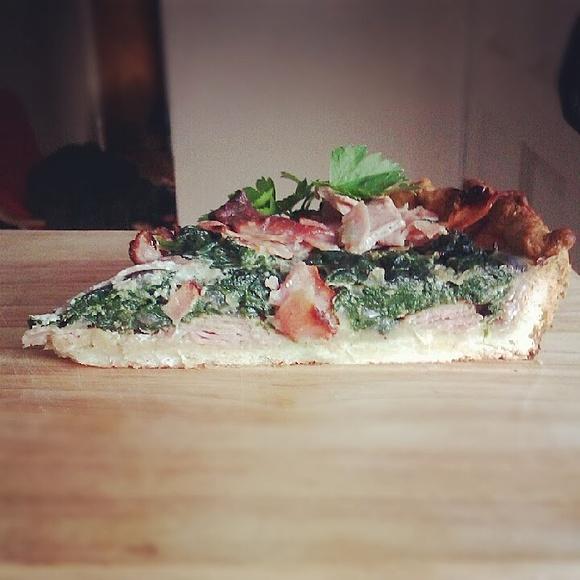 Tarta ze szpinakiem i szynką