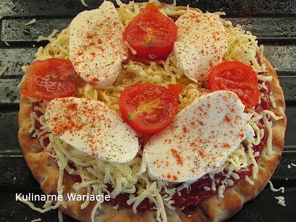 Nietypowa pizza na placku pita