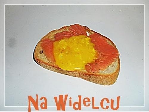 Sos holenderski na kanapce z łososiem