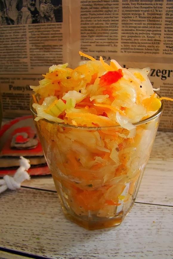 Surówka obiadowa z kiszonej kapusty i papryczki chili