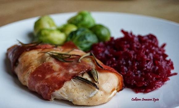 Kurczak w bekonie z rozmarynem