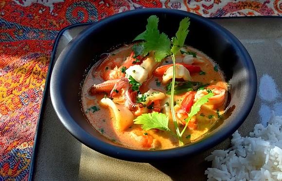 Tajskie curry z owocami morza