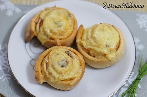Pizzerinki z szynką i suszonymi pomidorami