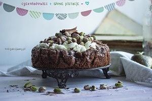Mocny czekoladowiec ze słonymi pistacjami bez mąki
