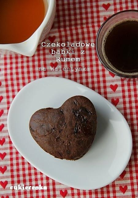 Czekoladowe drożdżowe babeczki nasączane rumem i miodem