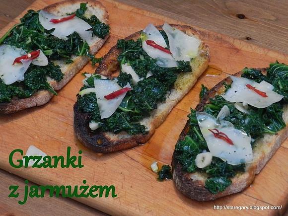 Grzanki z jarmużem i czosnkiem, przystawka do podania
