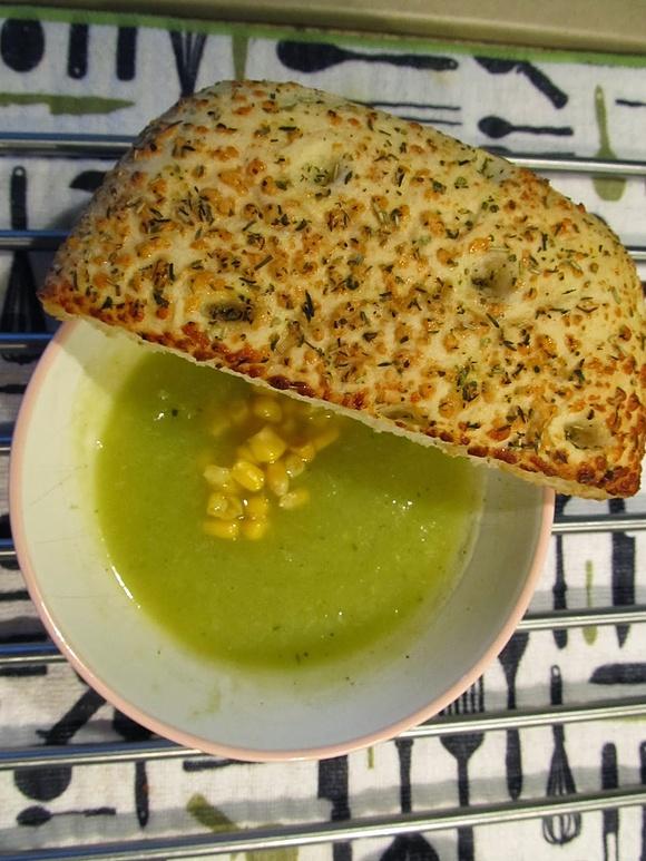 Focaccia z rozmarynem i parmezanem