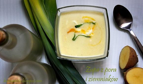 Zupa z pora i ziemniaków z parmezanem i jajkiem w koszulce
