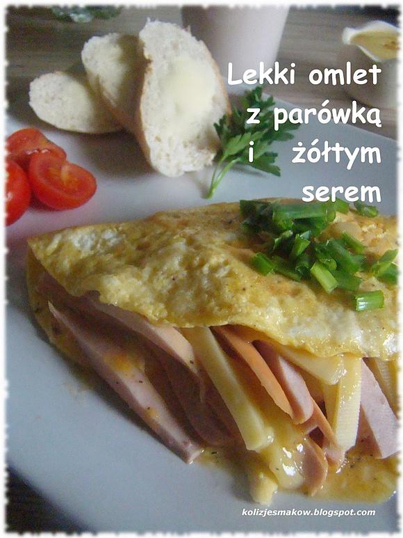 Lekki omlet z parówką i serem na śniadanie