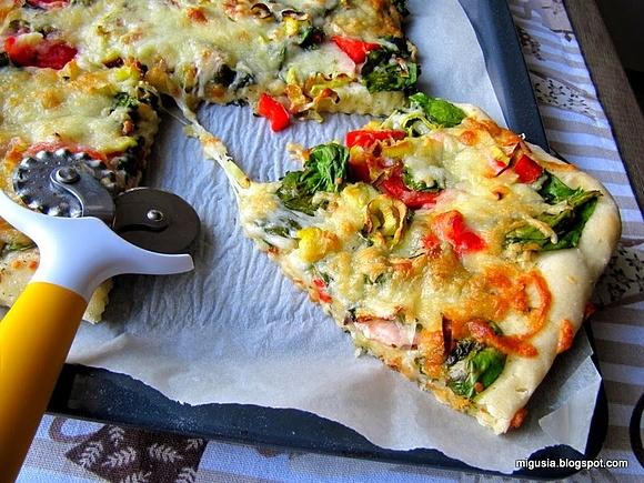 Pizza z bakłażanem i szpinakiem