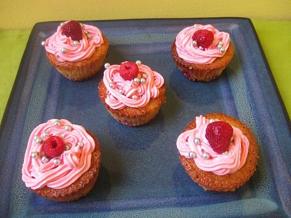 Muffinki cytrynowe z malinami