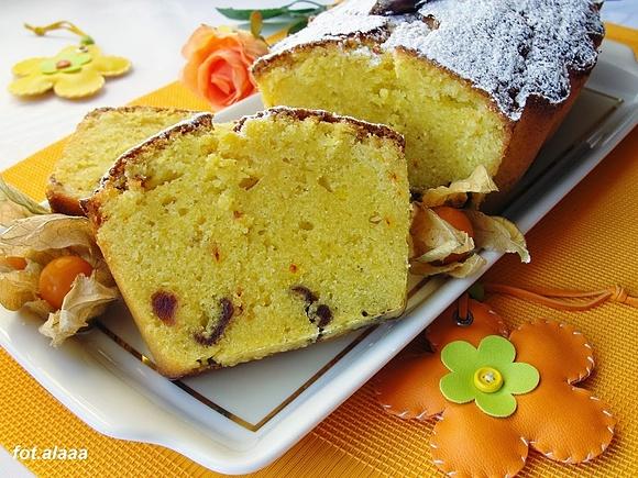 Babka z szafranem i daktylami