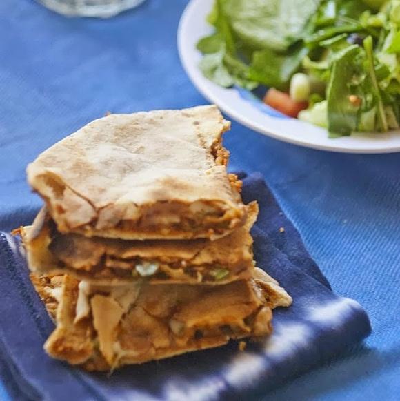 Tortilla z pastą z czerwonej fasoli