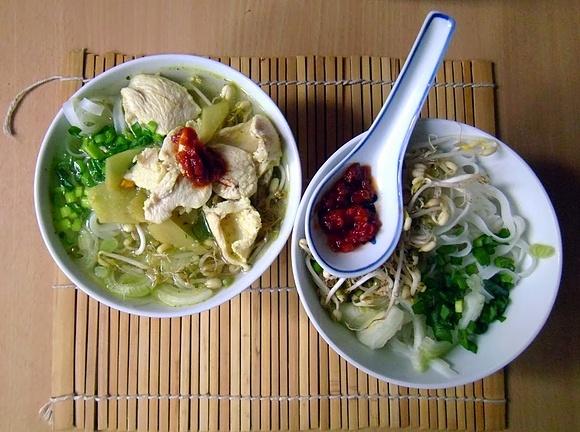 Kurczak pho - wietnamska zupa z kurczakiem